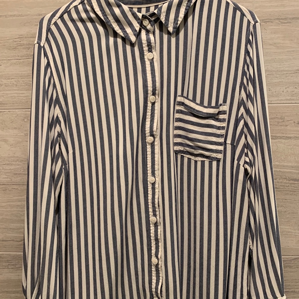 Oversized float button up